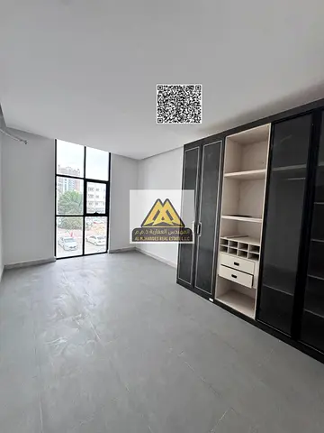 | موقع حيوي | قريب من جميع الخدمات | مساحة كبيرة |