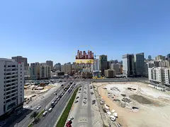 English: Spacious 3BR Apartment with Balcony &amp; Open View – AED 48K
