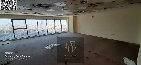 مكتب مساحة كبيرة مناسب جميع الأنشطة