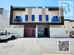Townhouse for sale at an excellent, negotiable price. It has a large courtyard. Freehold for all nat