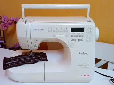 Singer apricot sewing machine