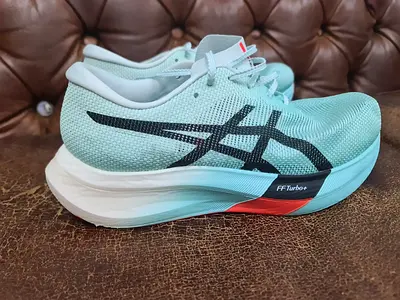 ASICS FF TURBO+......size 43.can fit for 42.5.....SUPER LIGHTWEIGHT