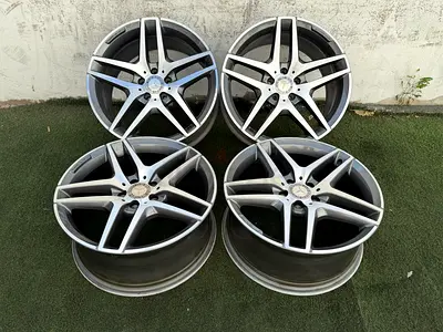 Mercedes Benz 
19/5/112
2000 dhs