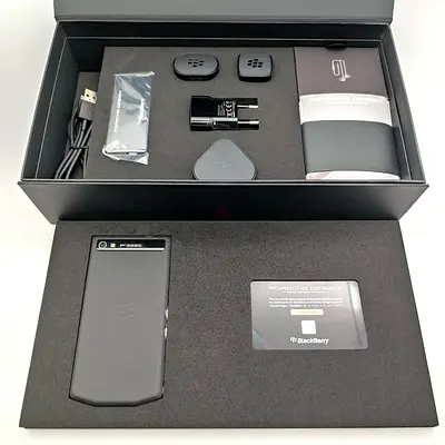 BlackBerry Porsche Design P9982 LEATHER STYLE box packed