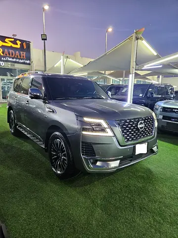 Nissan Patrol Platinum 2023 | V8 400hp | GCC | VIP Custom Interior | Starlight Ceiling
