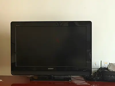 32 inch Sony TV. HDMI. 1366x768