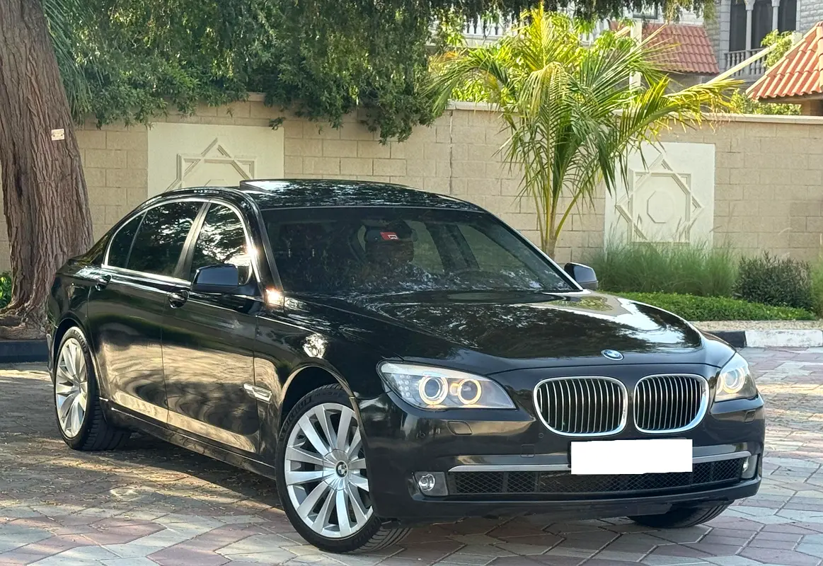 BMW 7-Series 2012 — photo 1 of 12