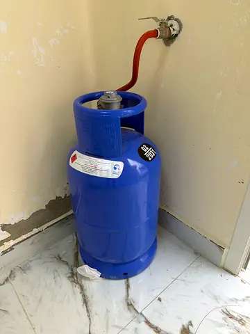 Blue LPG Gas Cylinder with Regulator and Hose - Good Condition