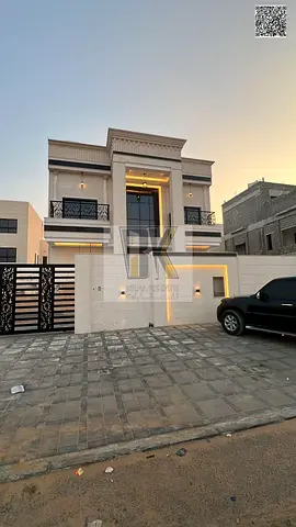 🏡✨ فرصة ذهبية لامتلاك فيلا فاخرة في الحليو ✨🏡  فيلا مميزة بتصميم نيو كلاسيك أنيق وتشطيبات راقية جداً، تقع في موقع استراتيجي على شارع وسكة مع واجهتين