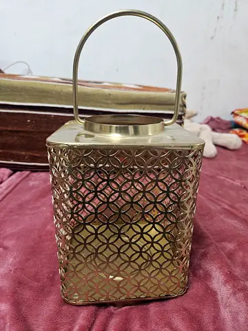 Gold candle lander