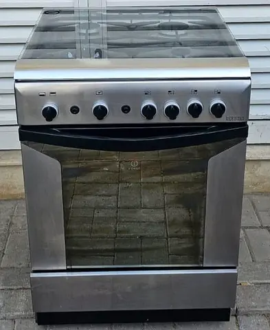 Indesit Made in Italy 4Burner Excellent Condition Cooking Range For Sale!!!With Delivery Free!!!
