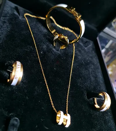 Set HERMES . New