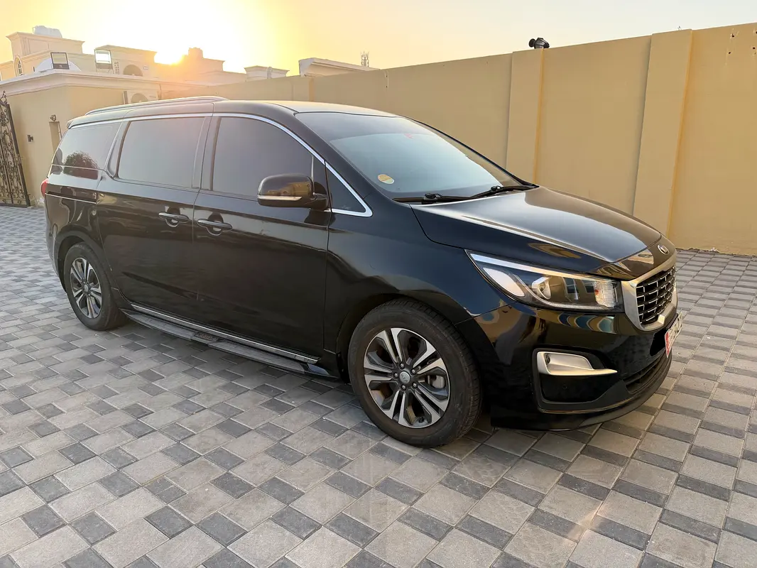 Kia Grand Carnival 2020 — photo 1 of 6