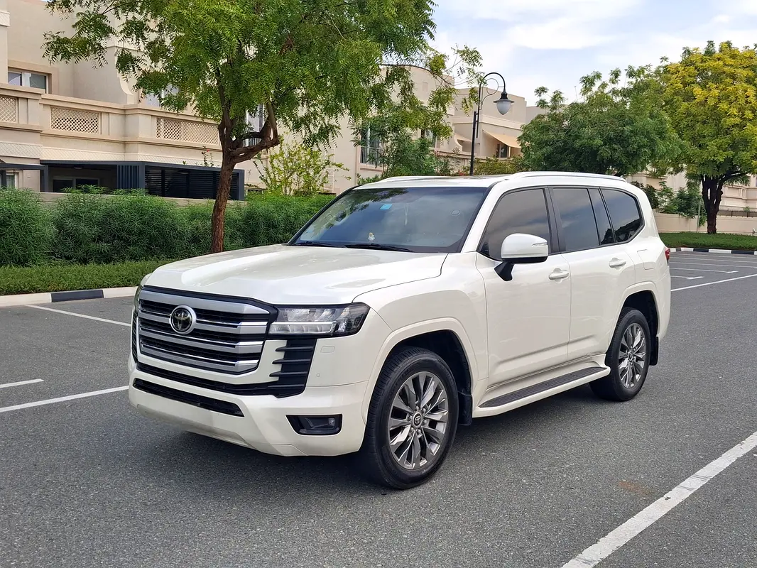 Toyota Land Cruiser 2022 — photo 1 of 10