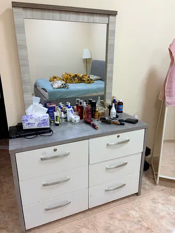 Dressing table urgently selling