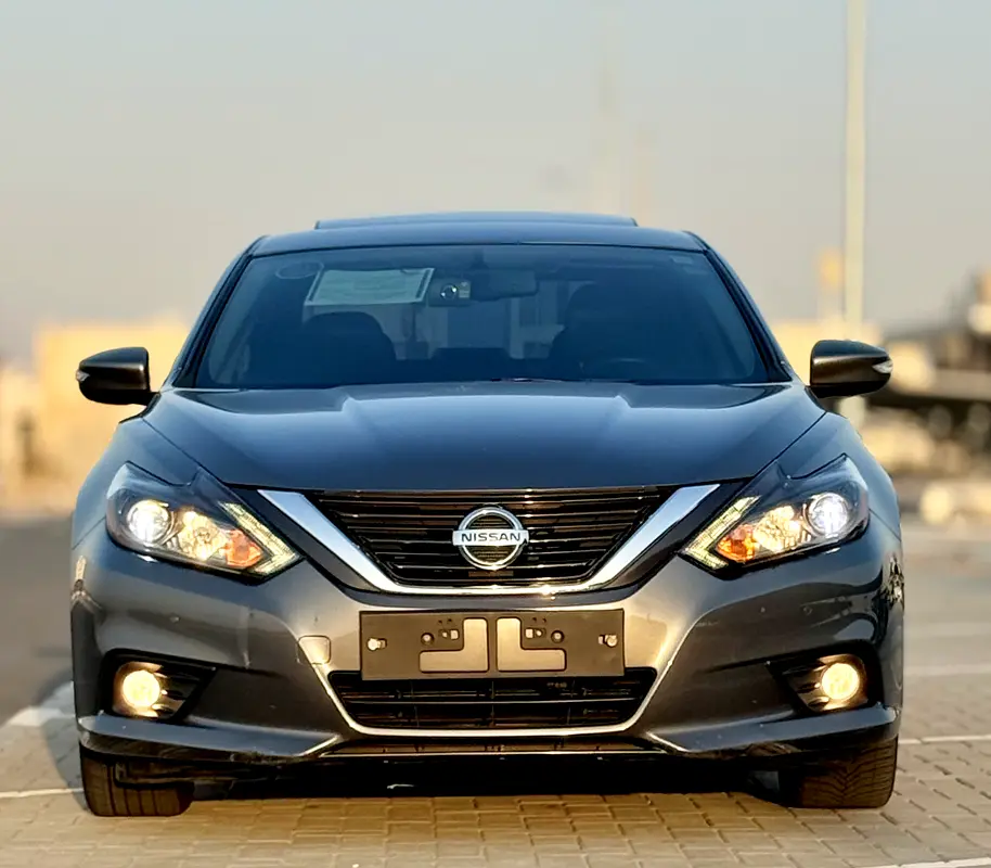 Nissan Altima 2017 — photo 1 of 20