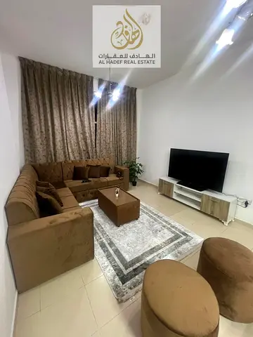 غرفة وصالة بفرش كامل جديد ومرتب  مطبخ أمريكي عصري + بالكون بإطلالة مميزة  حمام ماستر + حمام خارجي إضافي  السعر: 3500   شامل جميع الفواتير