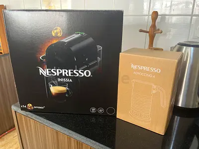 Nespresso Inissia Coffee Machine used + Aeroccino 4 Milk Frother - Like New, Boxed