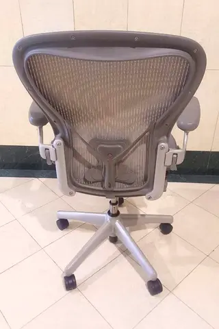 Im selling Herman Miller Areon classic chair size B size and C available
