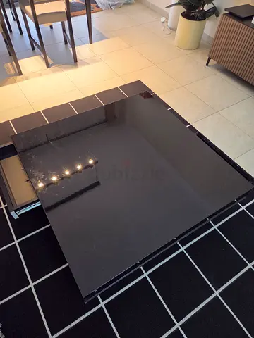 Black glossy surface square Coffee Table - Good Condition