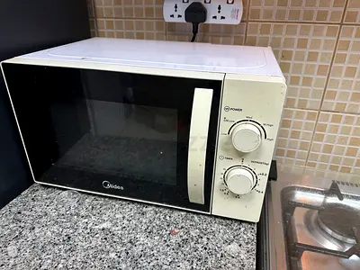 Midea Countertop Microwave Oven - Used, Working