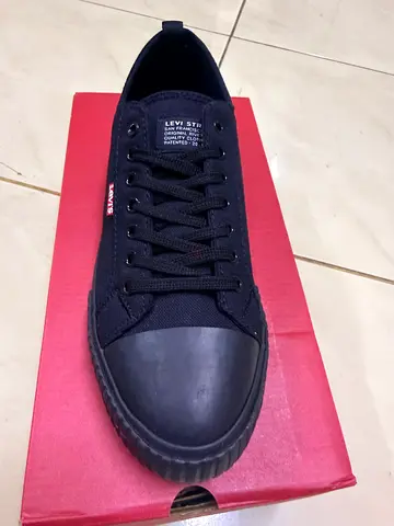 Original Levi’s sneakers size 43/42.5