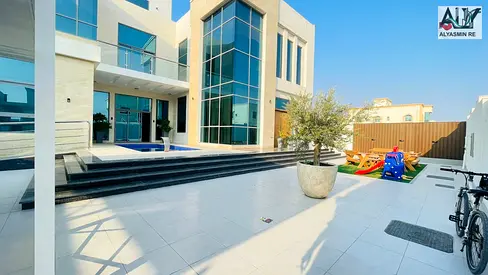 Own the largest villa in Al Yasmin area, 8000 sq ft, with 6 bedrooms, a swimming pool, and a large garden, all at a price that includes electricity, w