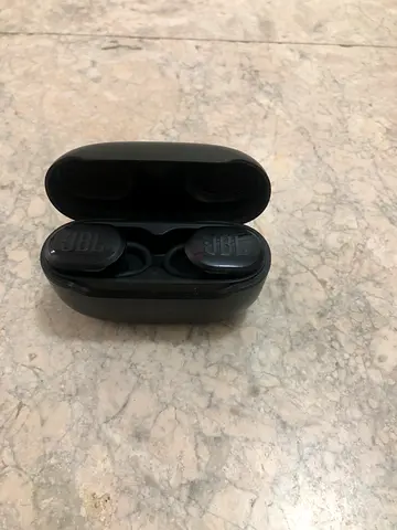 JBL True Wireless Earbuds with Charging Case - Black, Used