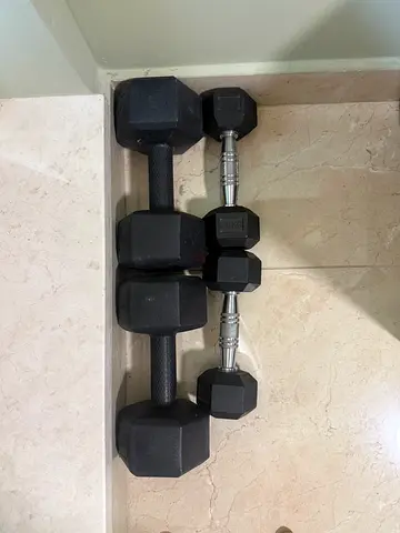 4kg set of 2 rubber hex dumbbells. 2kg set of 2. with chrome handles - used