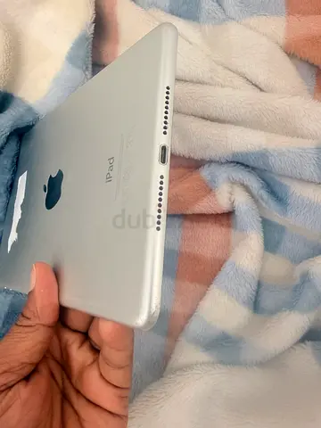Apple iPad (Silver) mini 4 128 gb Good Working Condition