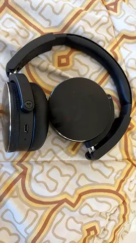 AKG Foldable over-ear Bluetooth headphones both wired and wireless 100% working condition