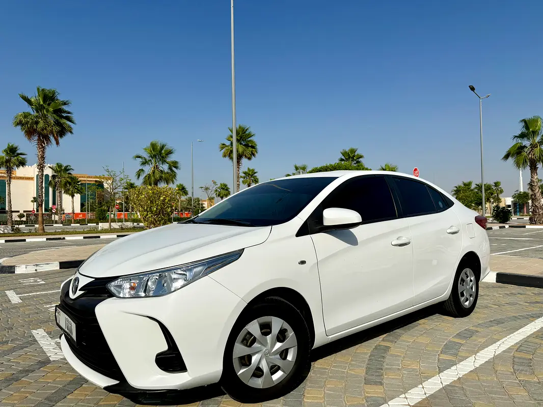 Toyota Yaris 2022 — photo 1 of 10
