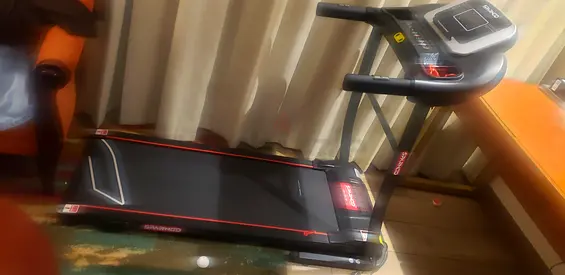 Running treadmill