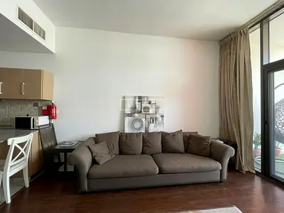 FURNISHED | AVAILABLE NOW | COMMUNITY LIVING