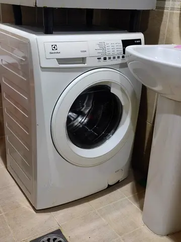 Electrolux front-load washing machine - good condition