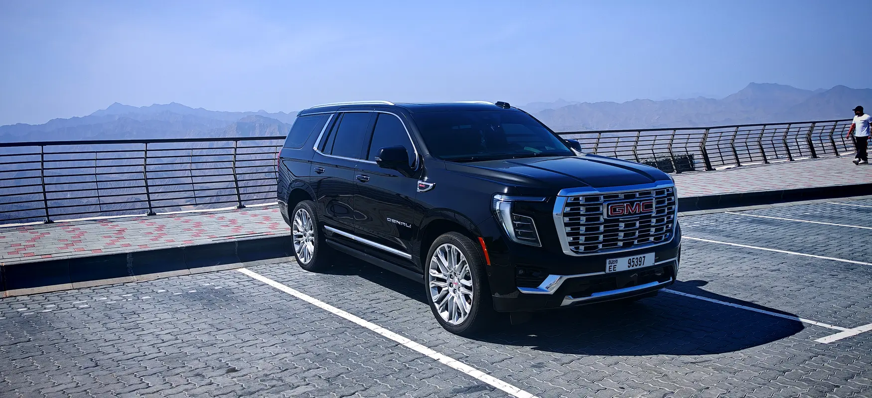 GMC Yukon 2025 — photo 1 of 4