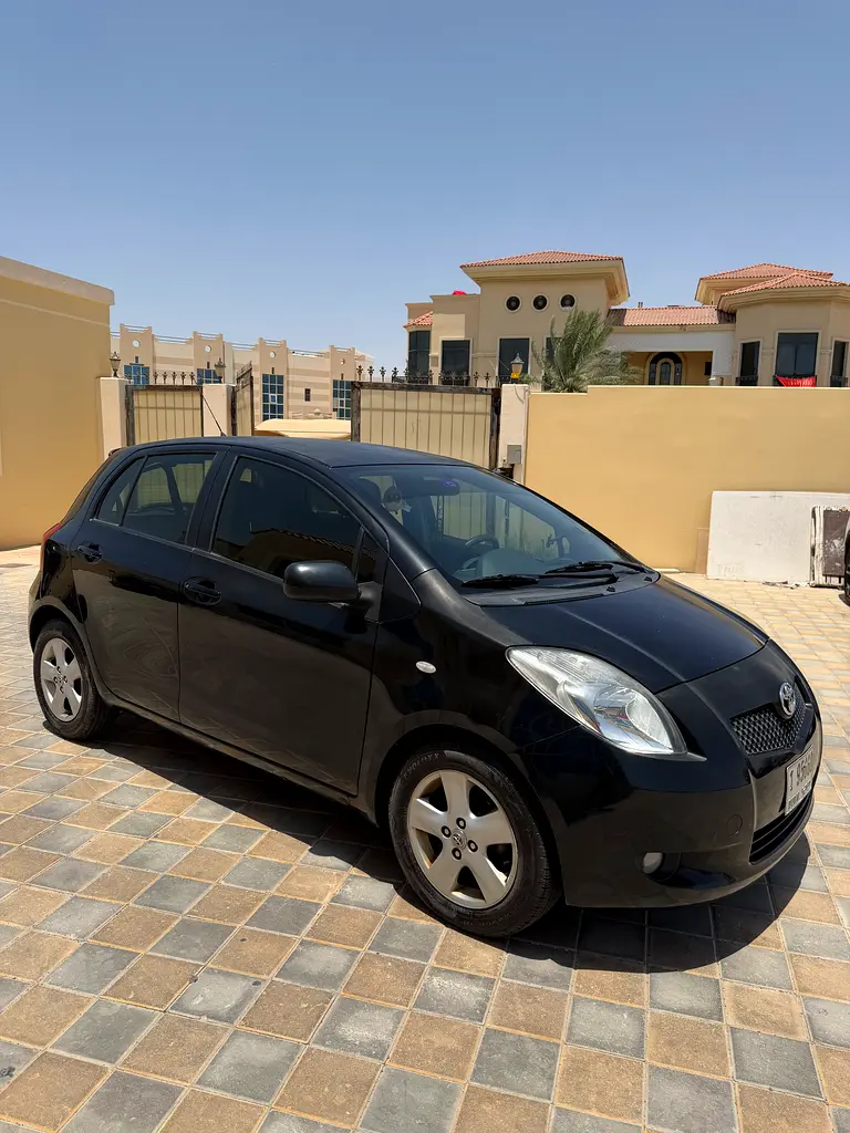 Toyota Yaris 2008 — photo 1 of 10
