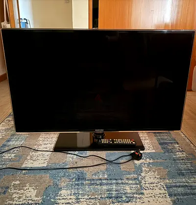 40-inch Series 6 Full HD 3D LED Samsung TV 2012(barely used)