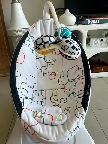 4moms MamaRoo Baby Swing - White with Patterned Seat