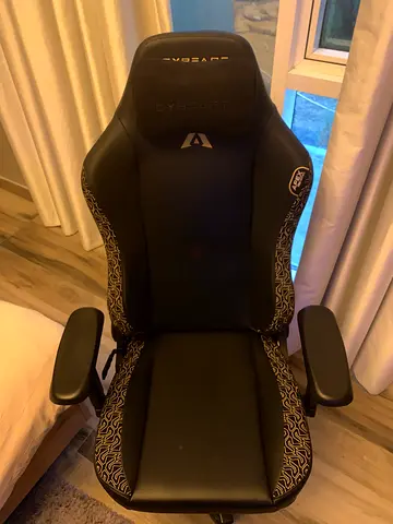 Cybeart Imperial Edition NEO Series Gaming Chair / Black – Used 2 Weeks