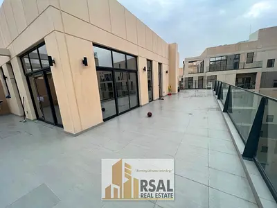 كونها مثل شقة بنتهاوس // شقة من غرفتين مع تراس كبير // مفروشة بالكامل // جاهزة للسكن // في الممشى