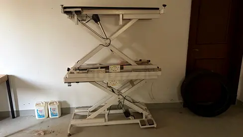 2 Grooming Lift Tables
