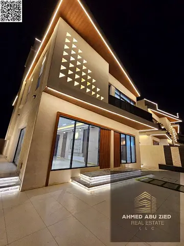 للبيع فيلا مستقلة أرضي وطابق 4000 قدم بناء 3600 أرض 5 غرف ماستر 7 حمامات جاكوزي غرفة خادمة سطح شواء مواقف 5 سيارات 3 صالات مجلس فخم مطبخ واسع