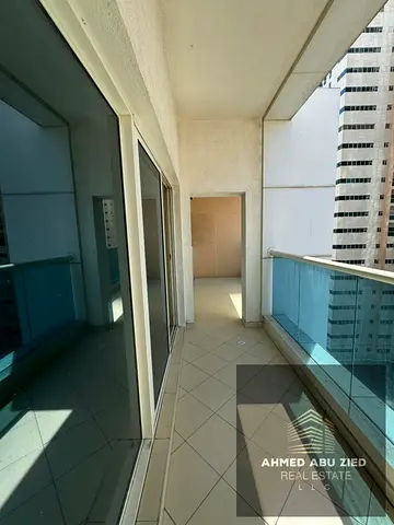 أجمل وأكبر غرفة وصالة بإطلالة بحرية كاملة في الراشدية 3 – أبراج عجمان وان. غرفة ماستر، 2 حمام، صالة واسعة، بلكونة بحرية، مطبخ، خزائن، باركن، مسبح، جيم