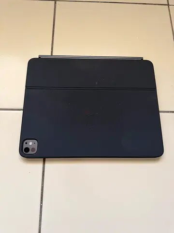 Apple iPad Pro 13” M4 (with Magic Keyboard) - Excellent Condition