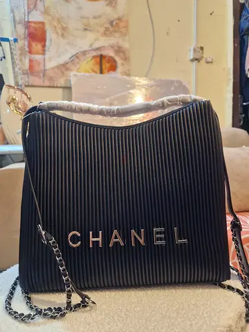 Black Chanel-style Ribbed Shoulder Bag with Chain Strap