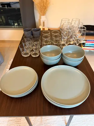 HomeCenter 14-piece dinnerware set (plates, bowls) + glassware - NO OFFERS