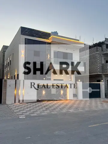 A villa on a large plot in a prime location with superb finishing