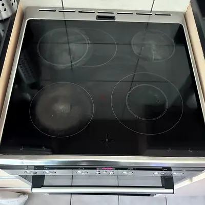 Used Siemens Electric Ceramic Hob with Oven - 4 Burners