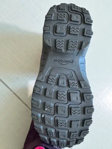Snow boots from Decathlon - lightly worn, good tread size 34